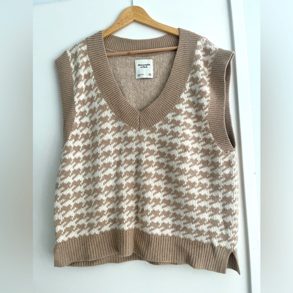 Abercrombie & Fitch super soft sweater vest